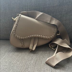 Elegant Tan Women's Bag